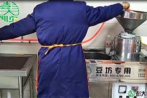 100型豆腐專用豆腐機生成現場